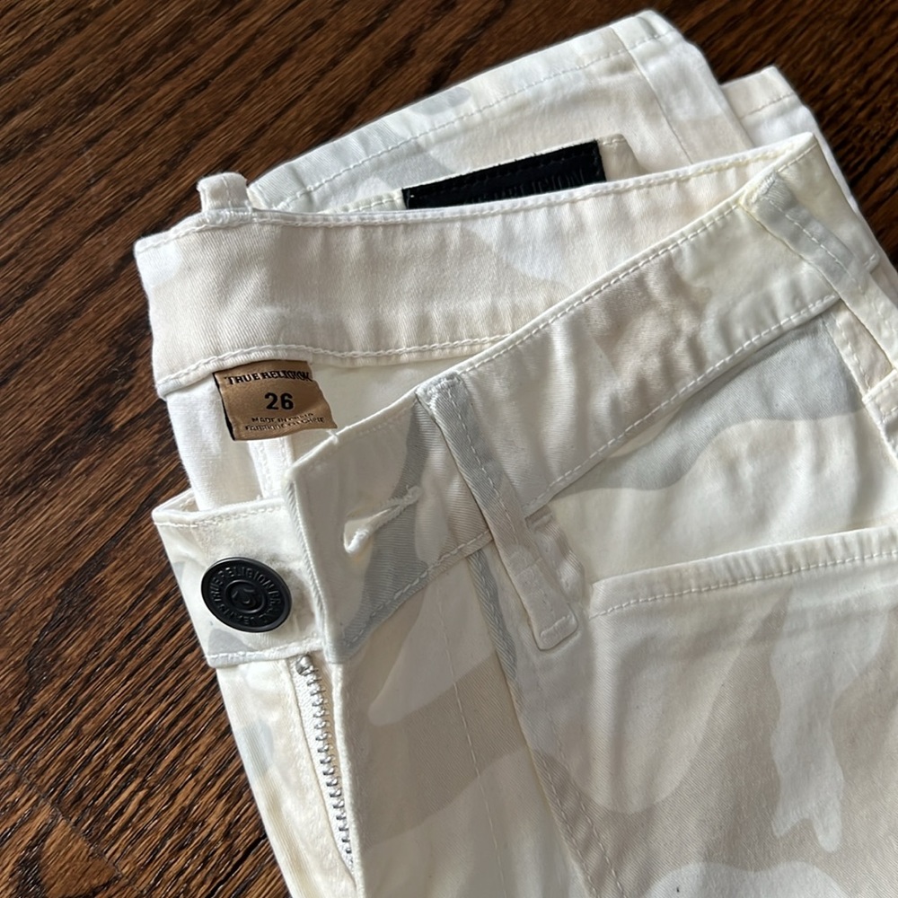 True Religion 26 - Picture 4 of 4